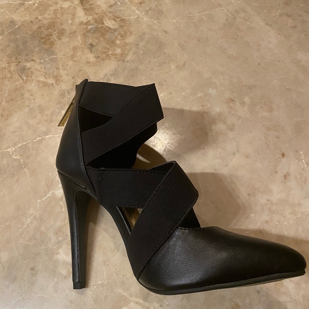 Liliana Black Heels - Picture 7 of 11